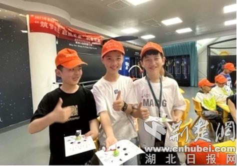 南阳学子参与襄阳市科技馆"新时代科普小先生"实践活动